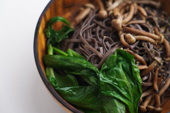 Rice Noodles with Spinach and Mushrooms